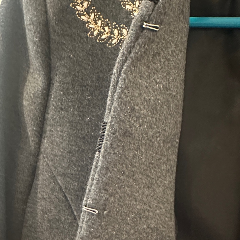 Chic Military-Style Gray Blazer with Gold Embroidery - Picture 3 of 7